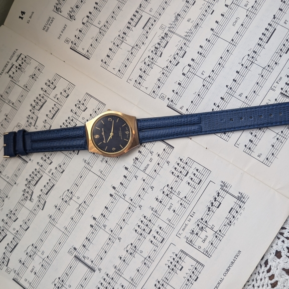 Vintage Roland Bellini Gold and Blue Watch - Picture 10 of 10